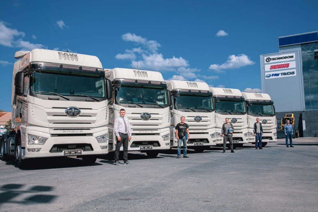 Китайская спецтехника LiuGong и FAW Trucks в России