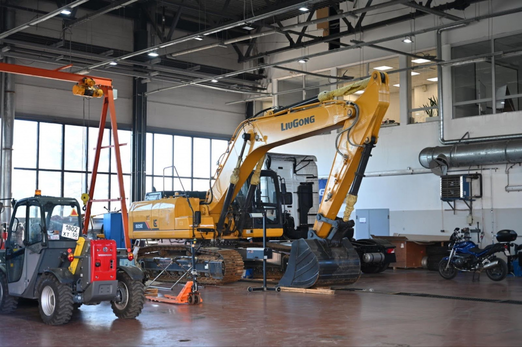 Китайская спецтехника LiuGong и FAW Trucks в России